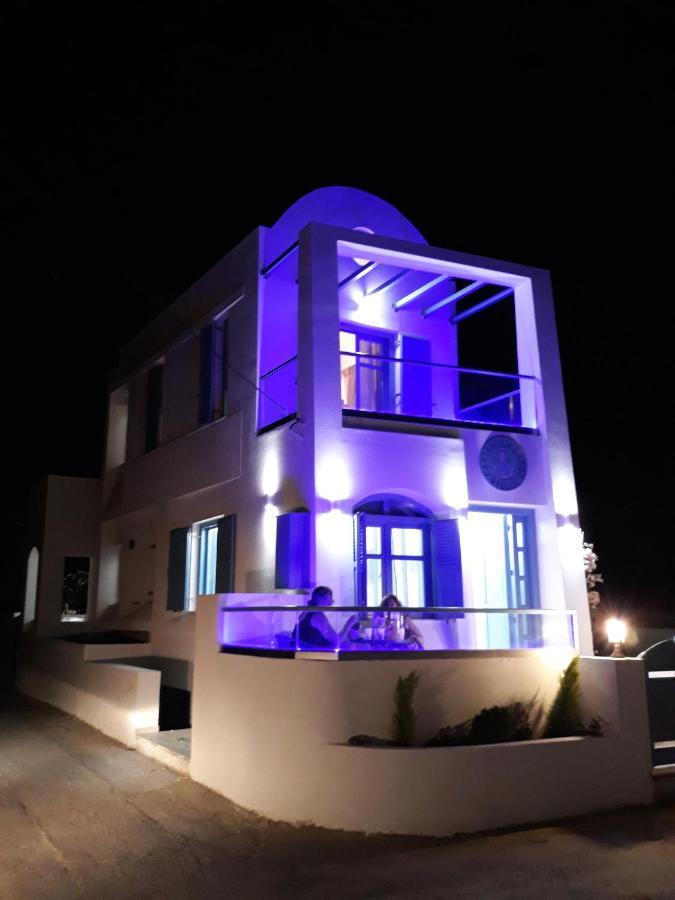 Located By The Sea One Beachfront Private Captain Lazaros Pool Villa With Loft In 750Sqm Spacious Private Plot-Jacuzzi-Sunrelax-Furnished Terace-Gazebo-Private Parking,Sleep 3 Adults And 2 Children, Just Steps From The Black Beach-Seaview Perísza Kültér fotó