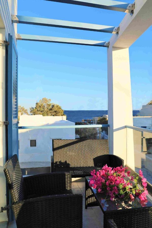 Located By The Sea One Beachfront Private Captain Lazaros Pool Villa With Loft In 750Sqm Spacious Private Plot-Jacuzzi-Sunrelax-Furnished Terace-Gazebo-Private Parking,Sleep 3 Adults And 2 Children, Just Steps From The Black Beach-Seaview Perísza Kültér fotó