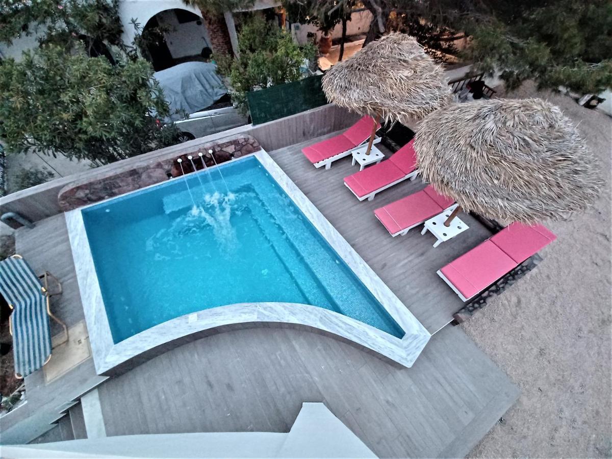 Located By The Sea One Beachfront Private Captain Lazaros Pool Villa With Loft In 750Sqm Spacious Private Plot-Jacuzzi-Sunrelax-Furnished Terace-Gazebo-Private Parking,Sleep 3 Adults And 2 Children, Just Steps From The Black Beach-Seaview Perísza Kültér fotó