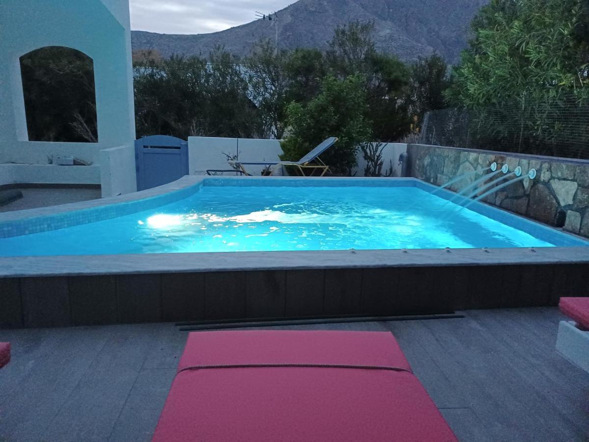 Located By The Sea One Beachfront Private Captain Lazaros Pool Villa With Loft In 750Sqm Spacious Private Plot-Jacuzzi-Sunrelax-Furnished Terace-Gazebo-Private Parking,Sleep 3 Adults And 2 Children, Just Steps From The Black Beach-Seaview Perísza Kültér fotó