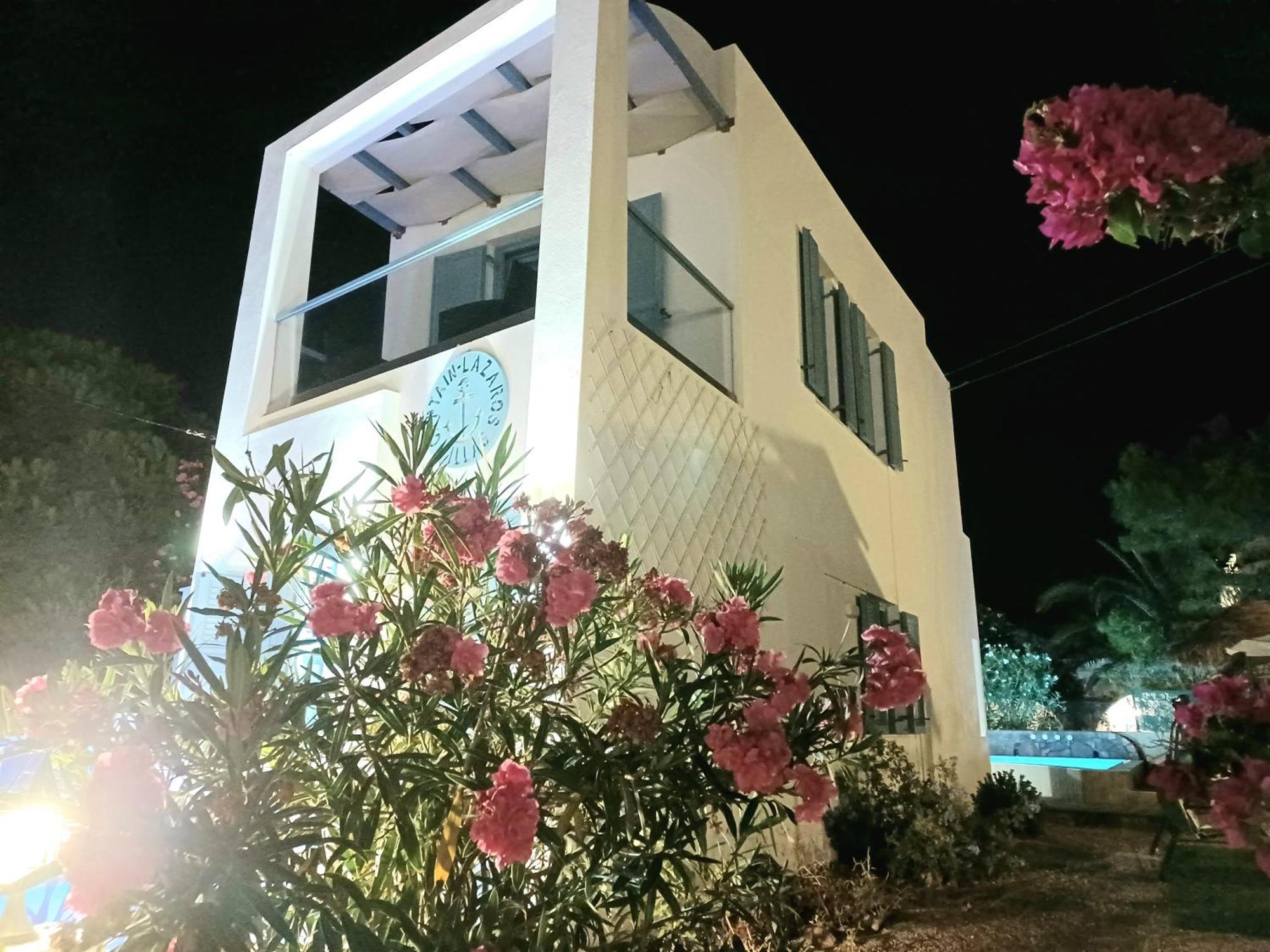 Located By The Sea One Beachfront Private Captain Lazaros Pool Villa With Loft In 750Sqm Spacious Private Plot-Jacuzzi-Sunrelax-Furnished Terace-Gazebo-Private Parking,Sleep 3 Adults And 2 Children, Just Steps From The Black Beach-Seaview Perísza Kültér fotó