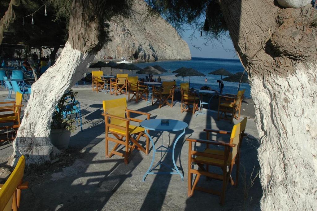 Located By The Sea One Beachfront Private Captain Lazaros Pool Villa With Loft In 750Sqm Spacious Private Plot-Jacuzzi-Sunrelax-Furnished Terace-Gazebo-Private Parking,Sleep 3 Adults And 2 Children, Just Steps From The Black Beach-Seaview Perísza Kültér fotó