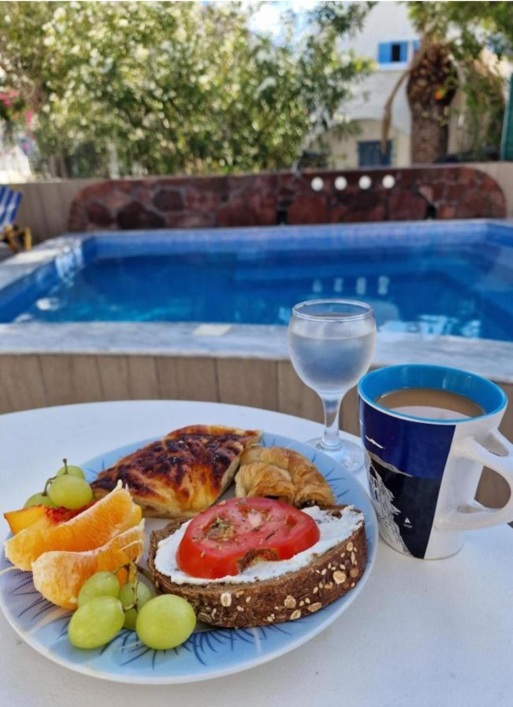 Located By The Sea One Beachfront Private Captain Lazaros Pool Villa With Loft In 750Sqm Spacious Private Plot-Jacuzzi-Sunrelax-Furnished Terace-Gazebo-Private Parking,Sleep 3 Adults And 2 Children, Just Steps From The Black Beach-Seaview Perísza Kültér fotó