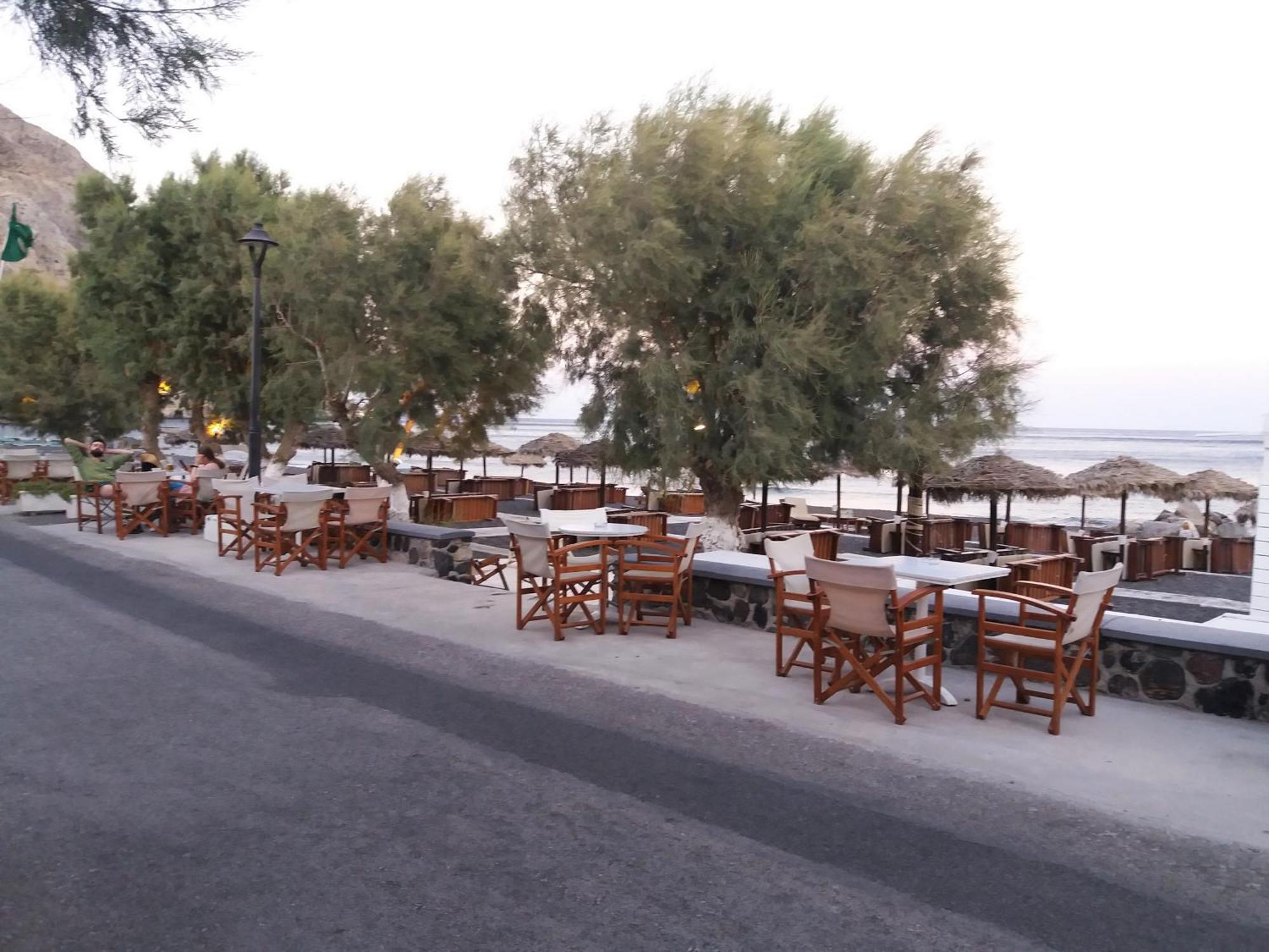 Located By The Sea One Beachfront Private Captain Lazaros Pool Villa With Loft In 750Sqm Spacious Private Plot-Jacuzzi-Sunrelax-Furnished Terace-Gazebo-Private Parking,Sleep 3 Adults And 2 Children, Just Steps From The Black Beach-Seaview Perísza Kültér fotó