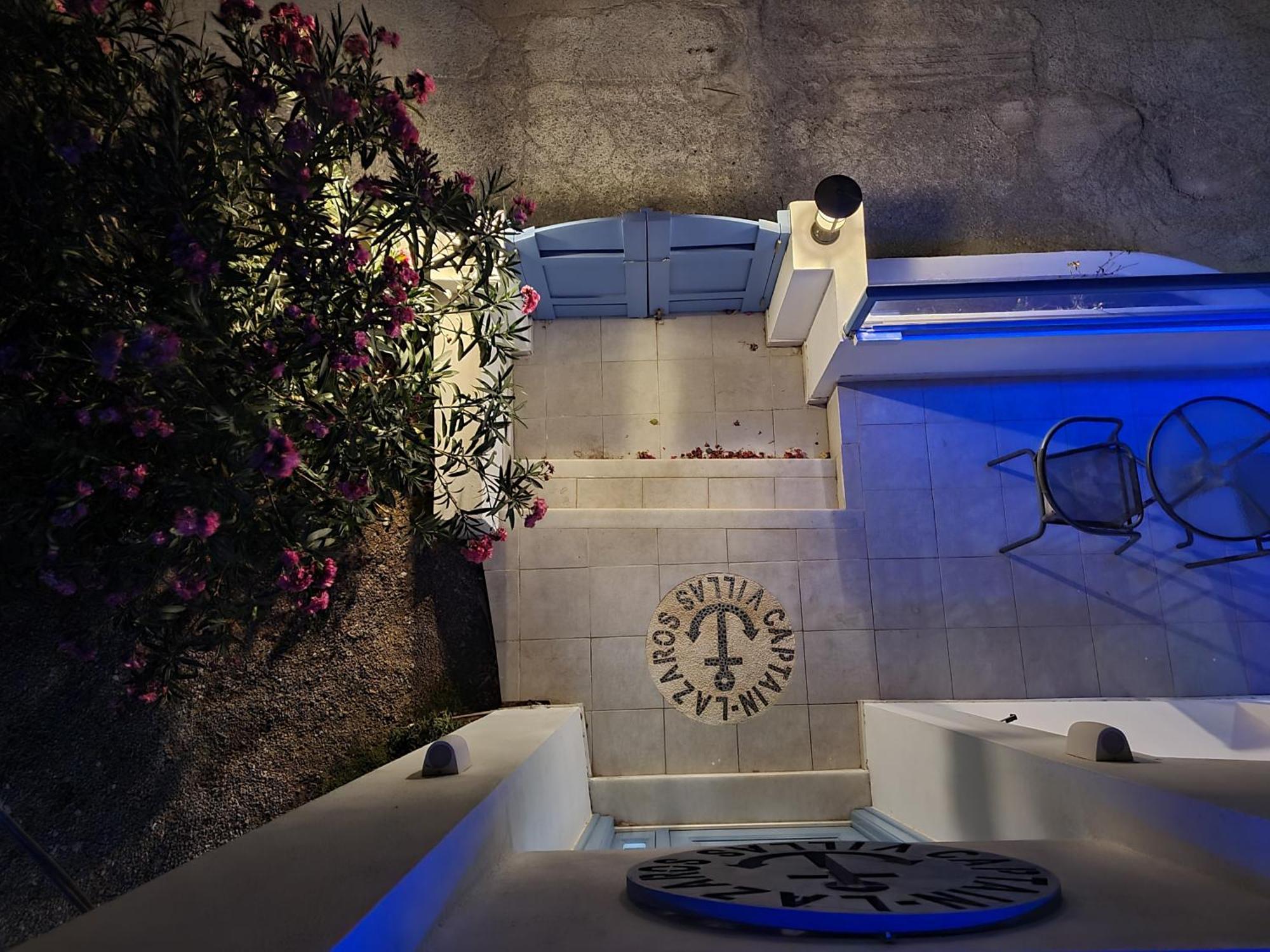 Located By The Sea One Beachfront Private Captain Lazaros Pool Villa With Loft In 750Sqm Spacious Private Plot-Jacuzzi-Sunrelax-Furnished Terace-Gazebo-Private Parking,Sleep 3 Adults And 2 Children, Just Steps From The Black Beach-Seaview Perísza Kültér fotó