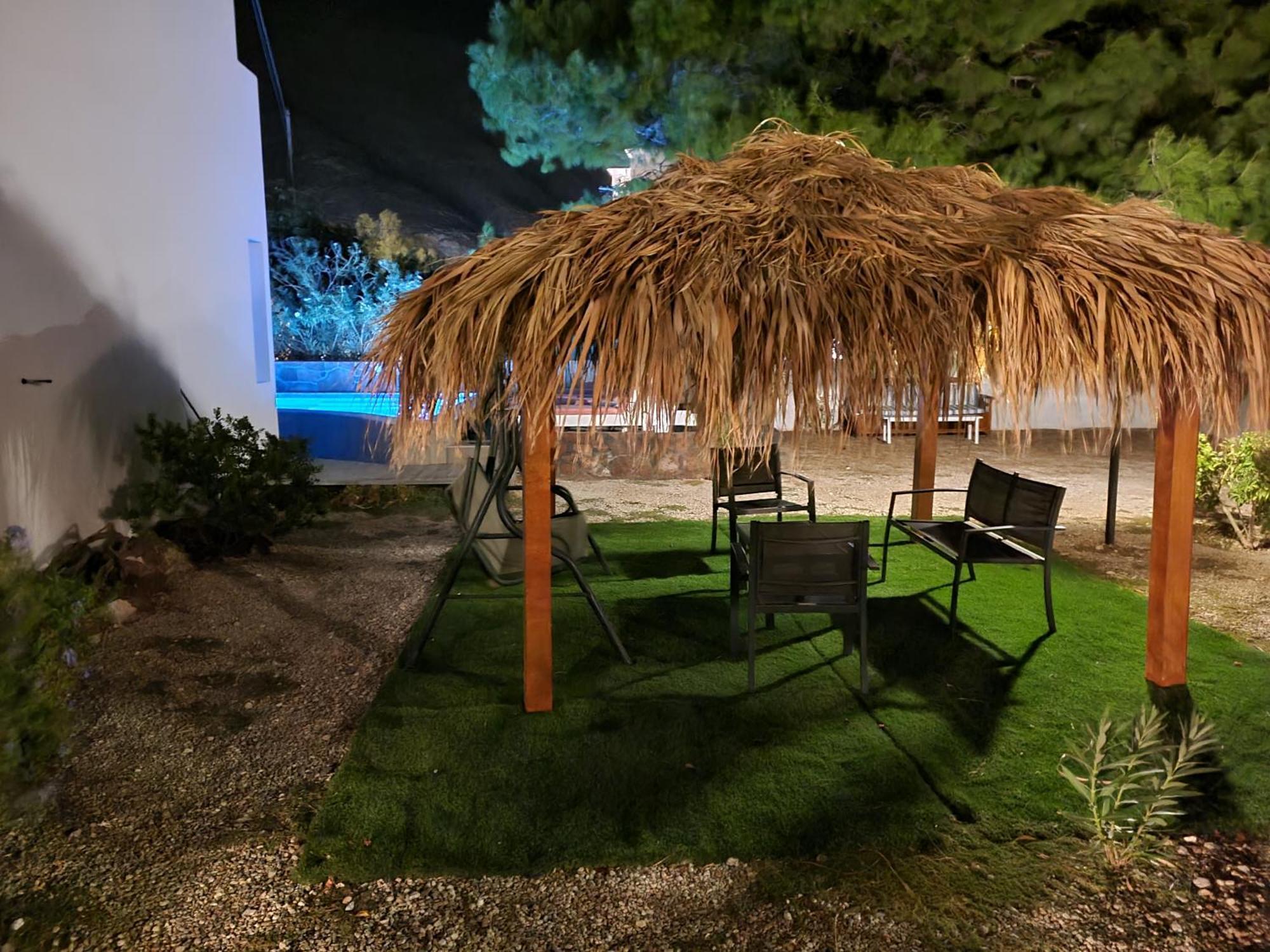 Located By The Sea One Beachfront Private Captain Lazaros Pool Villa With Loft In 750Sqm Spacious Private Plot-Jacuzzi-Sunrelax-Furnished Terace-Gazebo-Private Parking,Sleep 3 Adults And 2 Children, Just Steps From The Black Beach-Seaview Perísza Kültér fotó