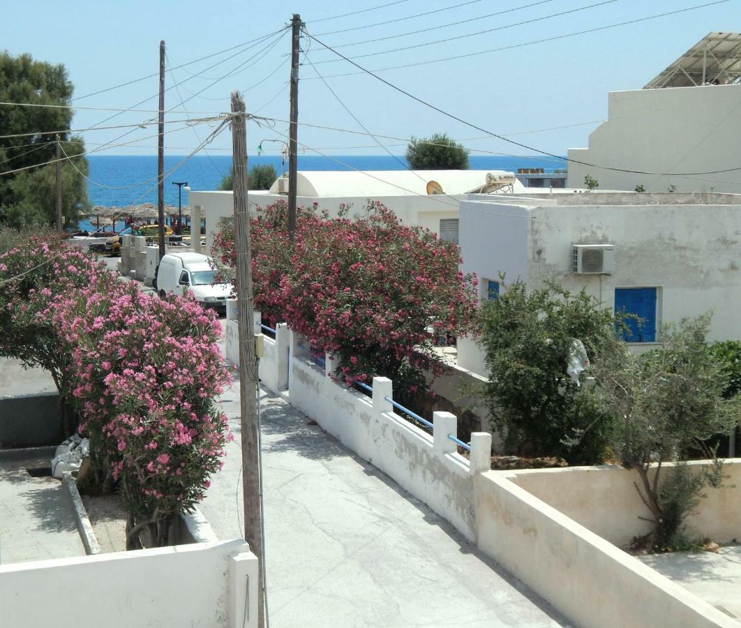 Located By The Sea One Beachfront Private Captain Lazaros Pool Villa With Loft In 750Sqm Spacious Private Plot-Jacuzzi-Sunrelax-Furnished Terace-Gazebo-Private Parking,Sleep 3 Adults And 2 Children, Just Steps From The Black Beach-Seaview Perísza Kültér fotó