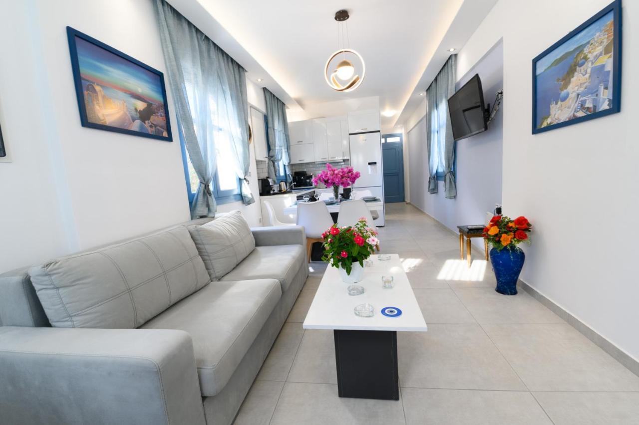 Located By The Sea One Beachfront Private Captain Lazaros Pool Villa With Loft In 750Sqm Spacious Private Plot-Jacuzzi-Sunrelax-Furnished Terace-Gazebo-Private Parking,Sleep 3 Adults And 2 Children, Just Steps From The Black Beach-Seaview Perísza Kültér fotó